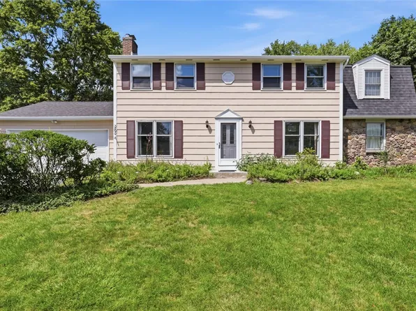 262 Hillary Ln, Penfield, NY 14526