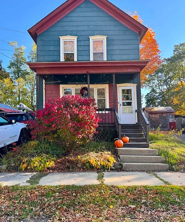 122 S 1st St