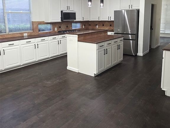 5th image of 134 Castlebury Ct