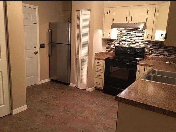 3rd image of 151 SE Hanover Pl