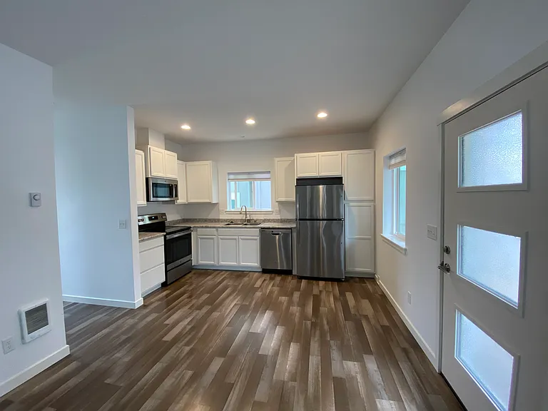 607 Finnegan Way — Photo 2