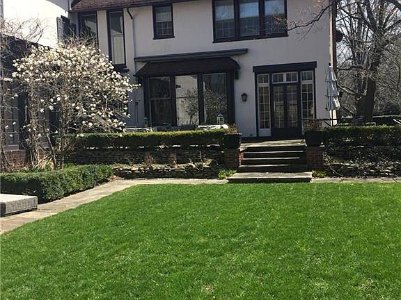 3rd image of 2025 Chestnut Hills Dr