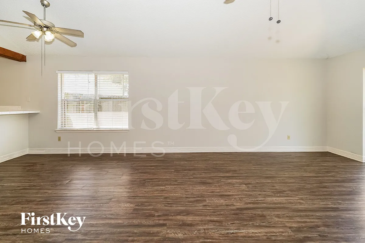Building Photo - 21134 Western Valley Dr