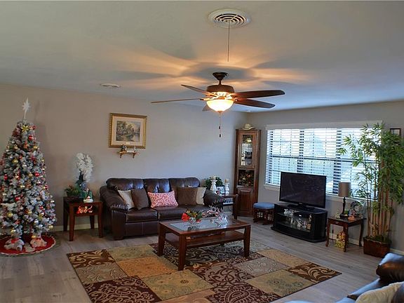 2nd image of 1814 Highland Dr