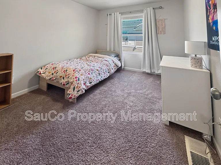 7729 SE Kinnaman St #1 — Photo 8