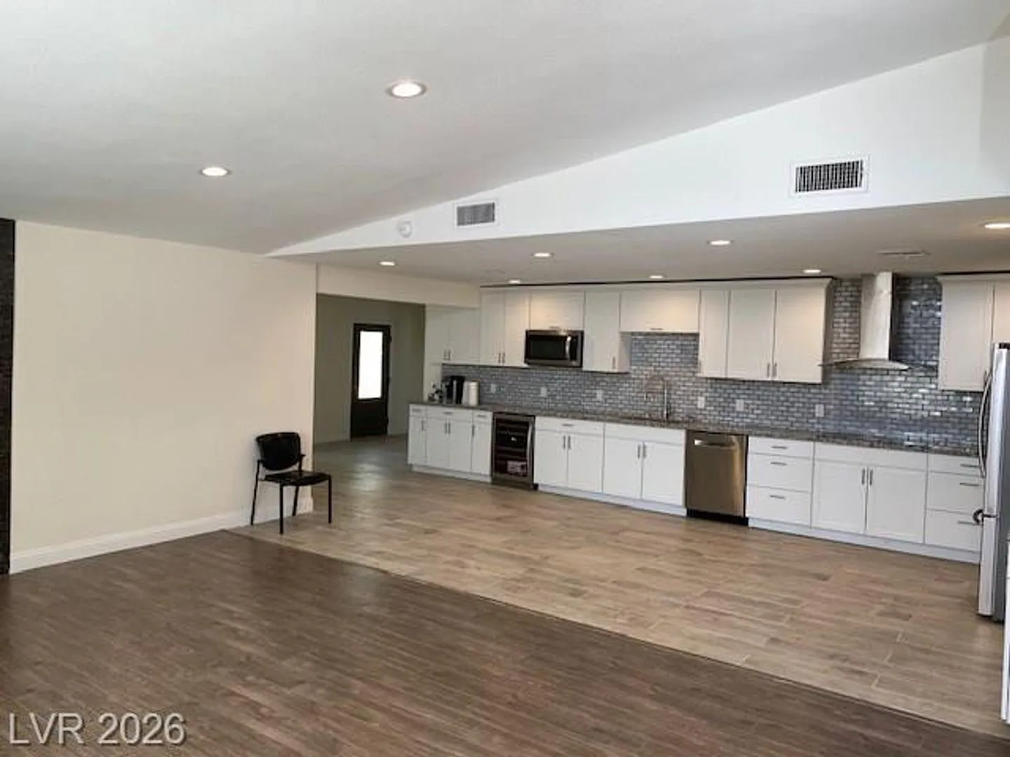 2047 Westwind Rd — Photo 3