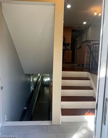 65 Wetmore Ave — Photo 3