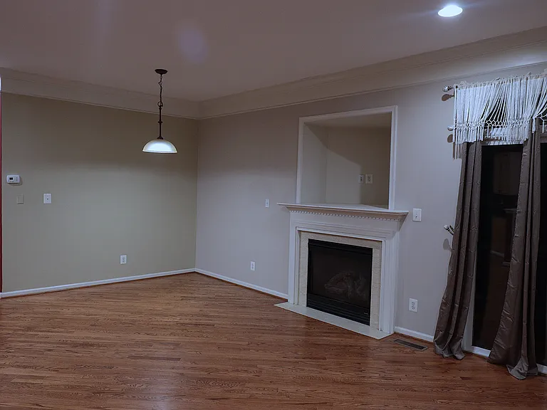 Breakfast area, family room