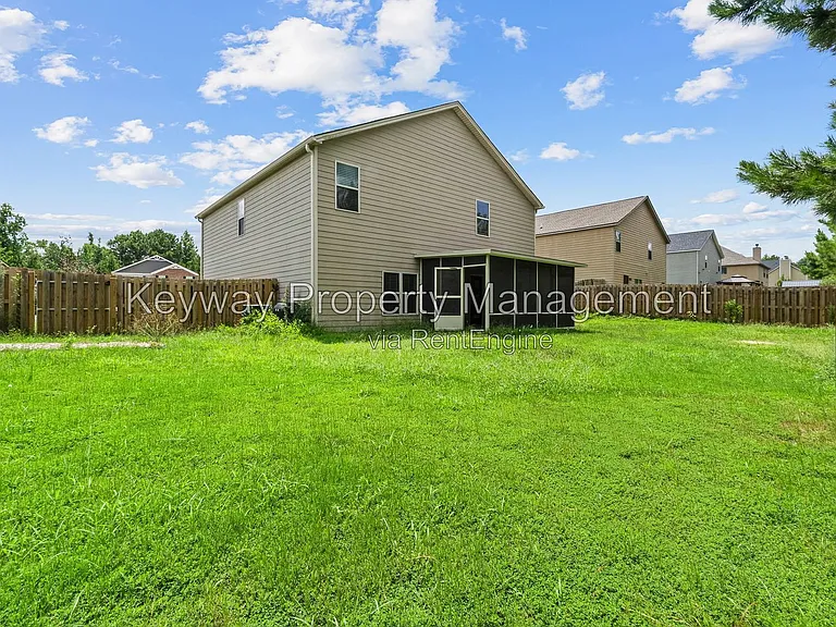 910 Clover Ct — Photo 26