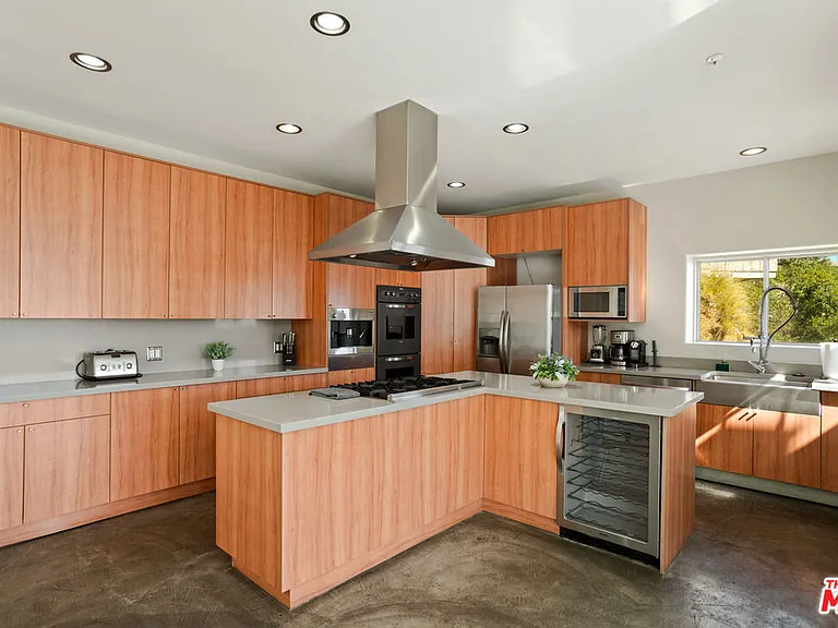 8435 Franklin Ave — Photo 13