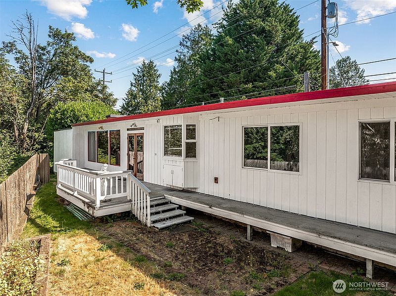 3rd image of 6727 21st Avenue SW