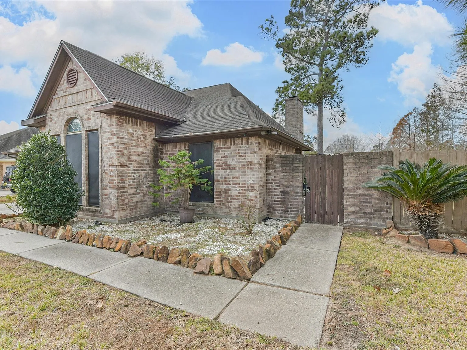 3 bed, 2.0 bath, 1710 sqft, $1,950 — Photo 2