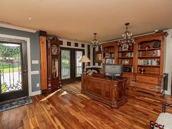 5th image of 791 Pine Tree Dr