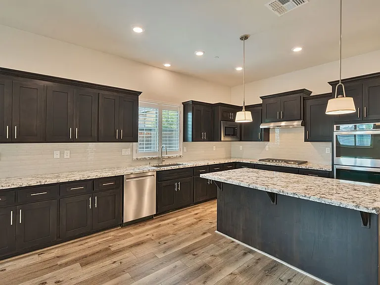 200 Moisant Ct — Photo 2
