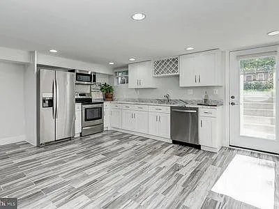 909 Delafield Pl NW — Photo 4