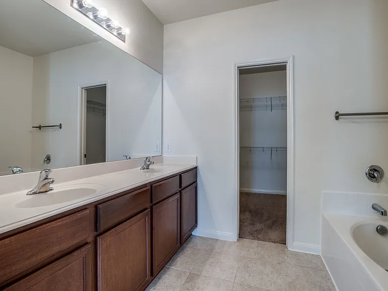 1622 White Mountain Way — Photo 13