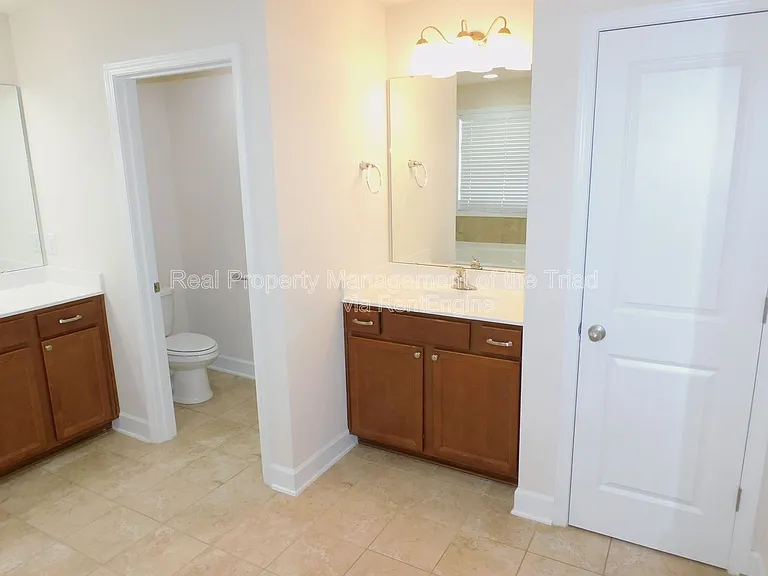 1427 Sawyer Ave — Photo 24