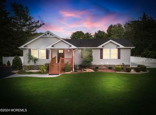 309 Sapphire Dr, Jackson, NJ 08527