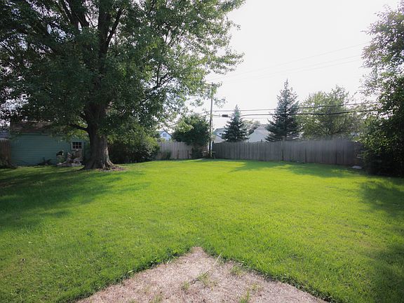 2nd image of 1926 Parker Blvd