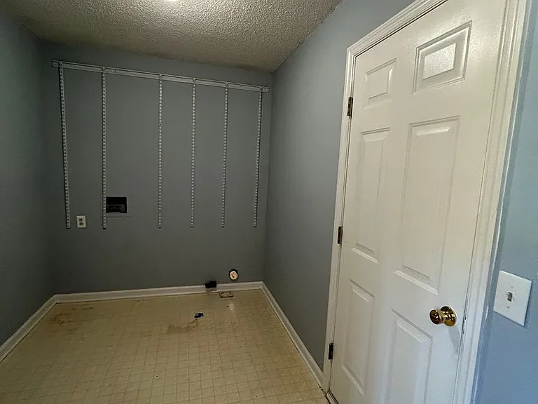 1012 Farr Ct — Photo 16