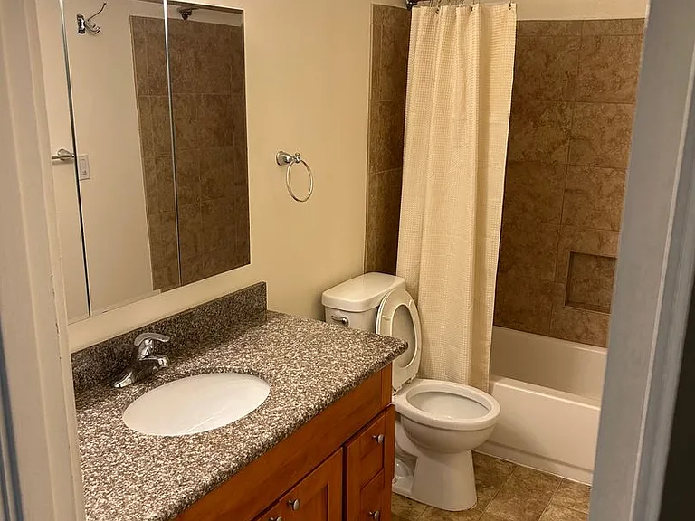 3326 Lombard Ave #25 — Photo 4