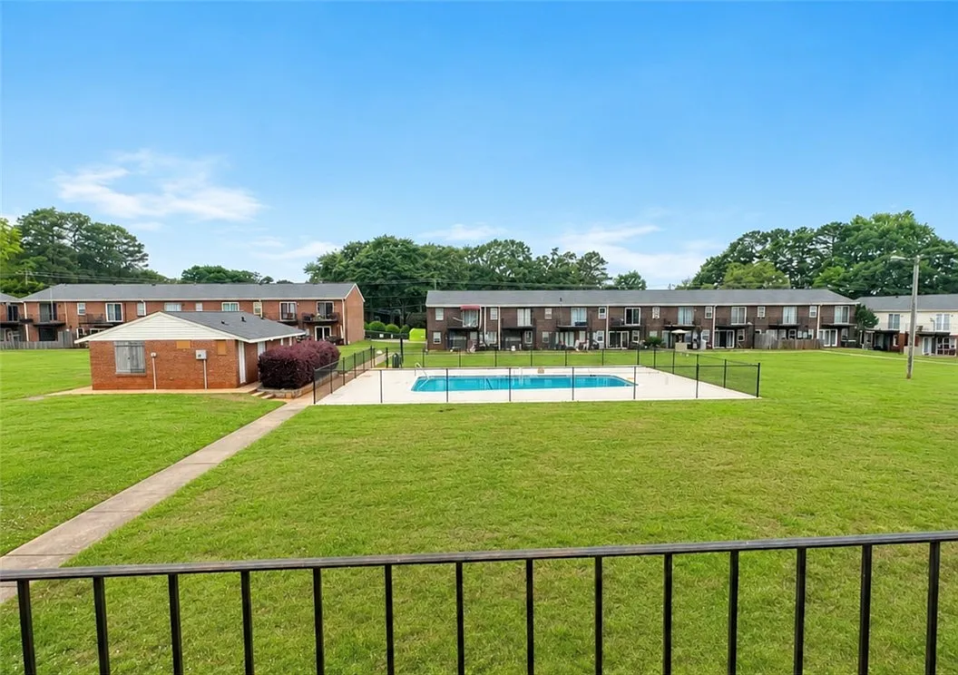 2 bed, 1.5 bath, 1140 sqft, $1,400 — Photo 4