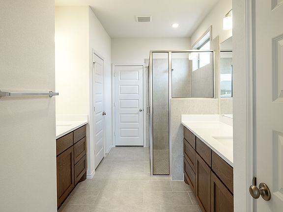 5th image of 208 Menlo Bnd