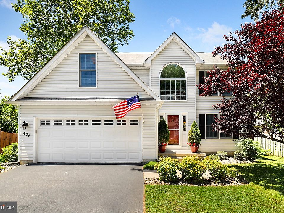 1st image of 404 Colleen Garden Ln