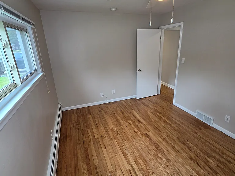 21669 Middlebelt Rd — Photo 5