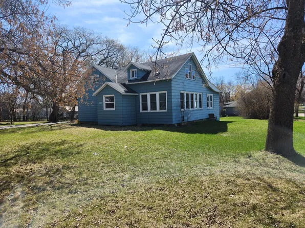 1127 7th St, International Falls, MN 56649