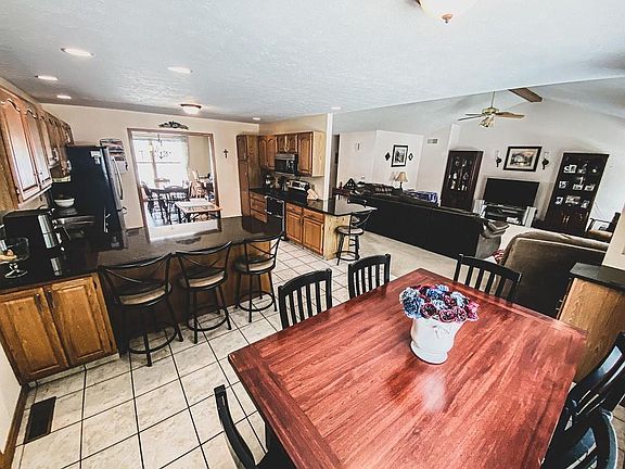 4th image of 785 Stockbridge Dr
