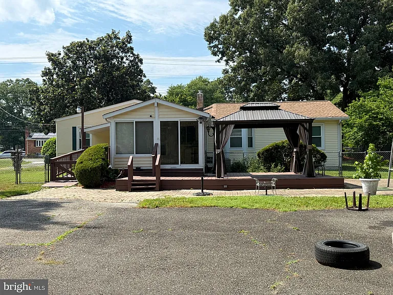 8110 Allentown Rd — Photo 17