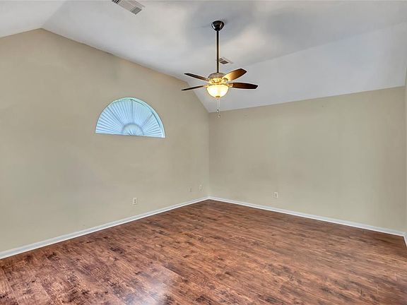 4th image of 205 Hollander Ct