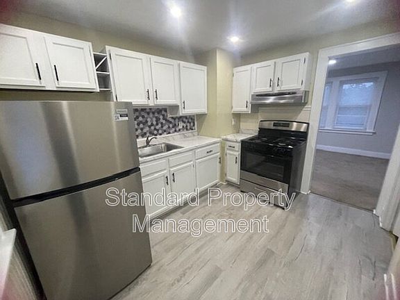4th image of 193 Shepard Ave