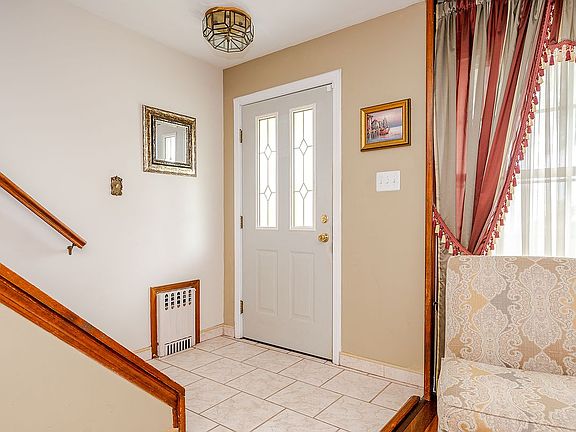 4th image of 209 King St