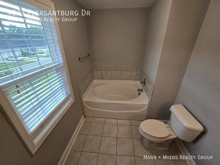 4233 Pleasantburg Dr — Photo 41