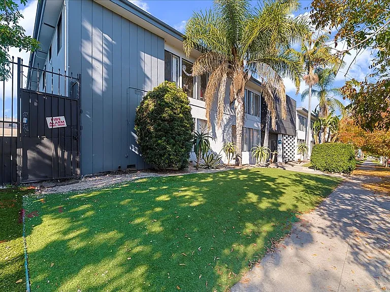 3905 S Stevely Ave #9 — Photo 11
