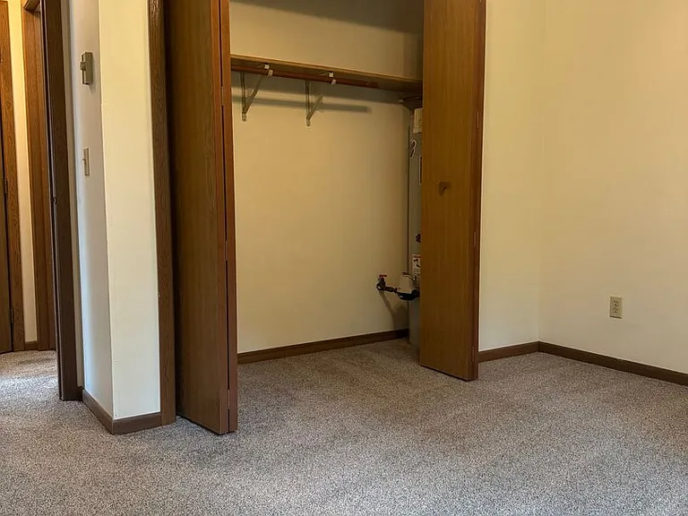 919 Briar Ln — Photo 10