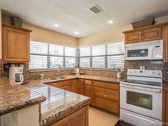 5th image of 11315 NW 43rd Pl