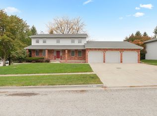 39 Gloucester Cir, Bloomington, IL 61704