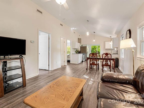5th image of 725 1st Ave W