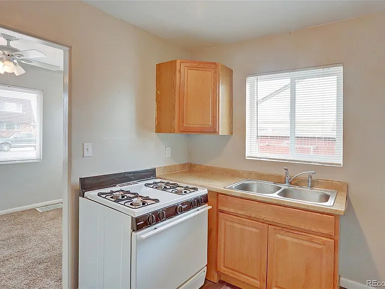 1960 Oswego St #1960.5 — Photo 3