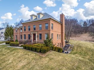 401 Glyn Tawel Dr, Granville, OH 43023