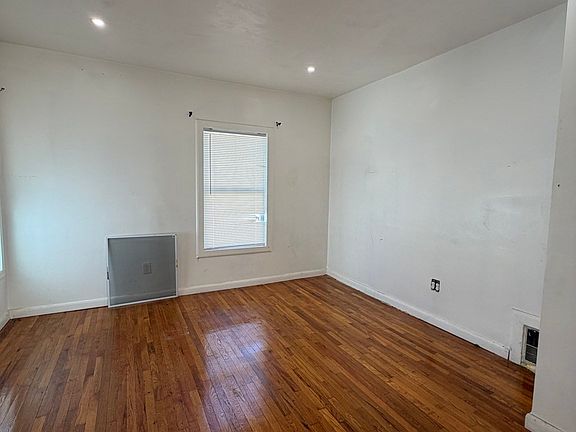 5th image of 16 Estes St