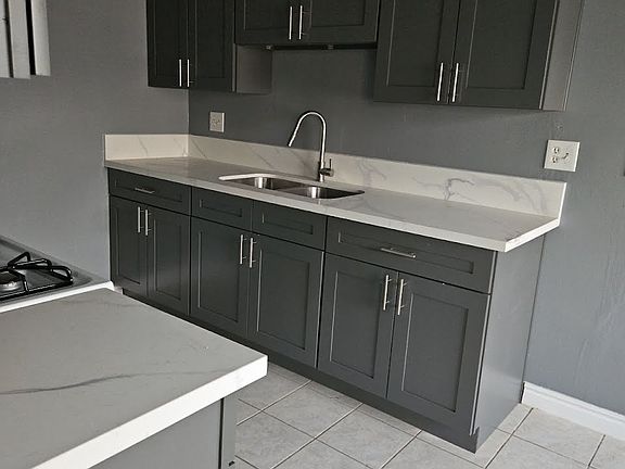4th image of 433 Fairwood Way #D