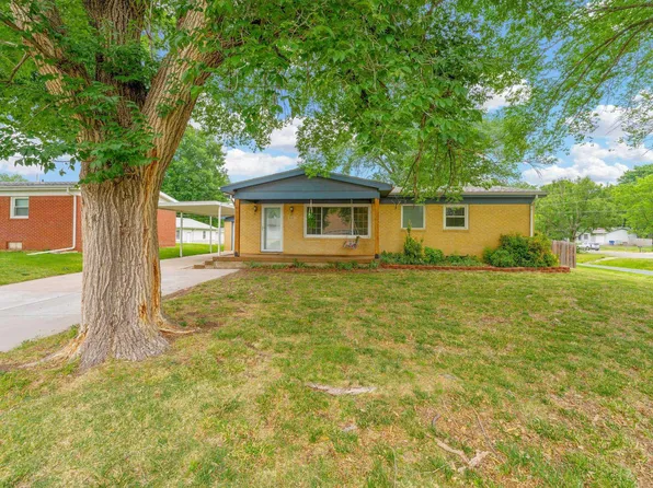 502 Riverdale Dr, Mulvane, KS 67110