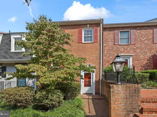 3852 University Dr, Fairfax, VA 22030