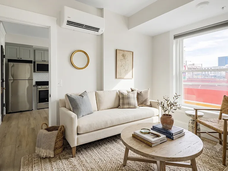 1023 N Broadway #304 — Photo 3