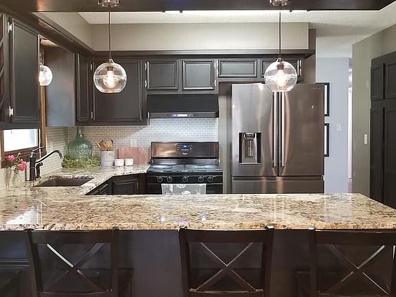 3rd image of 140 E Crooked Creek Ct