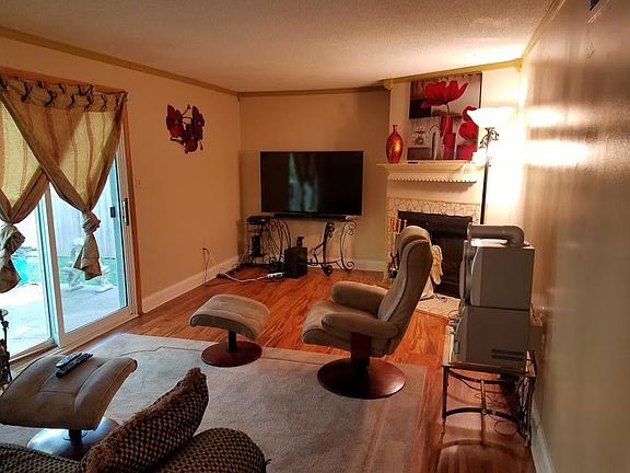 5th image of 2743 N Sheffield Dr